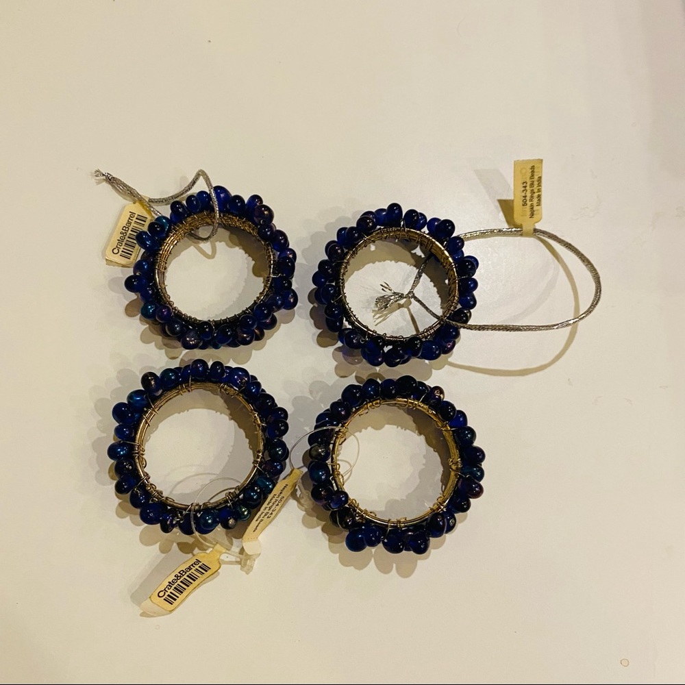 NWT Crate & Barrel 4 Napkin Rings.Blu Iridescent Beads.Great for casual or party